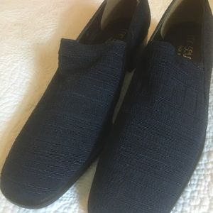 NWOB Mr Seymour navy block heel 1980s Size 7.5